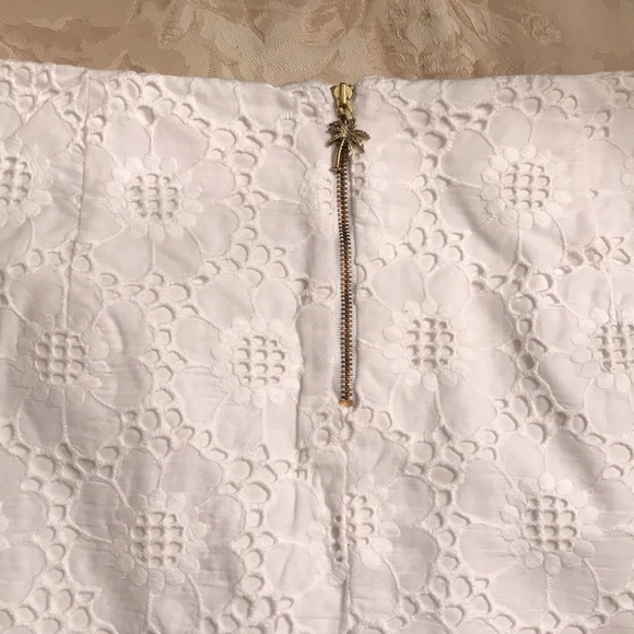 Lily Pulitzer white scalloped edge skirt. Like new - Picture 5 of 6